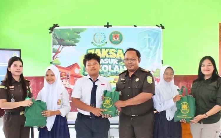 Jaksa Masuk Sekolah, Pelajar Seruyan Diingatkan Jauhi Bullying dan Narkotika