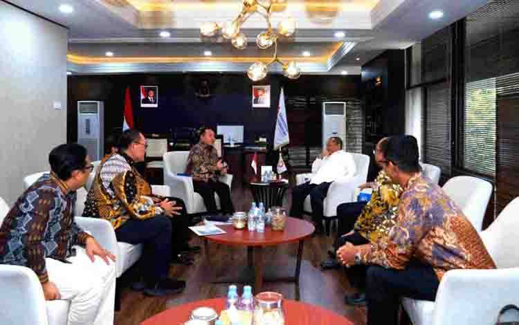 Menperin Siapkan Solusi Bahan Baku Mamin dan Proteksi Industri Baja