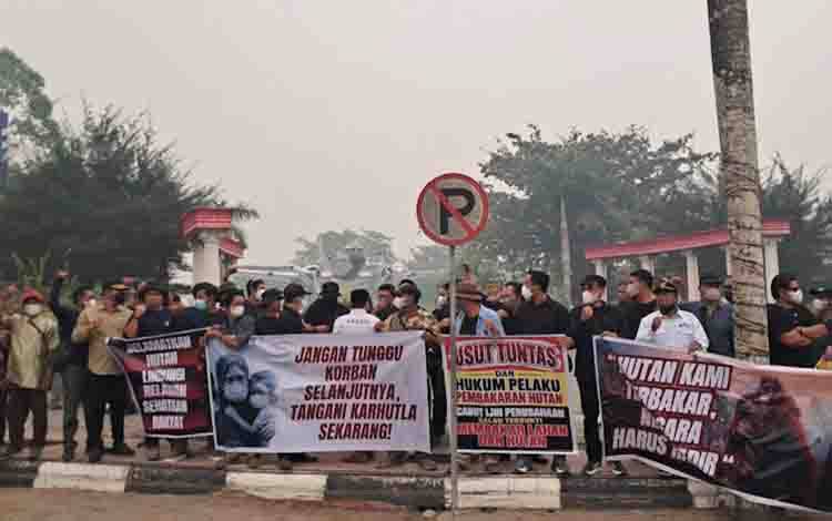 Kades Riam Durian: Warga Desa Tidak Baik-Baik Saja Akibat Kabut Asap