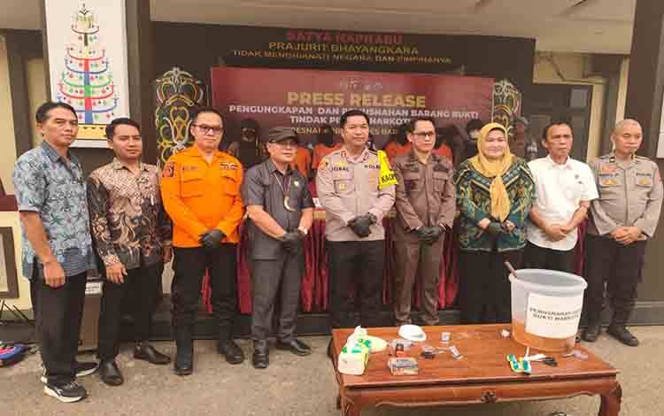 Polres Barito Timur Musnahkan 500 Gram Sabu dan 30 Butir Pil Ekstasi