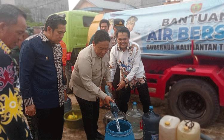 Pemprov Kalteng Salurkan 10 Juta Liter Air Bersih ke Masyarakat