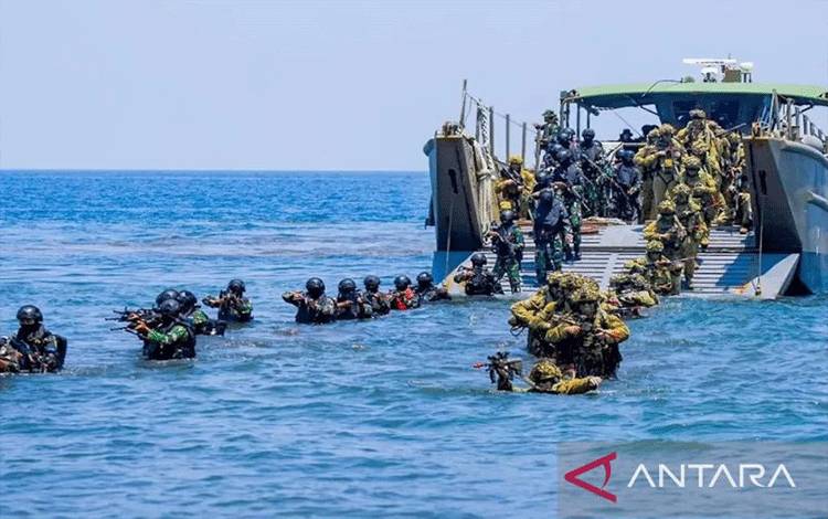 Marinir TNI AL dan ADF Perkuat Kemampuan Operasi Amfibi di Pantai