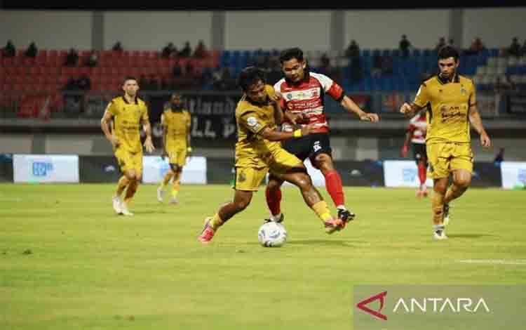Madura United Tahan Imbang Bhayangkara FC 3:3