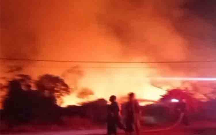 Karhutla di Basarang Kapuas Membesar Dekati Rumah Warga