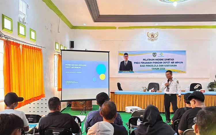Kadinkes Seruyan Tekankan Higiene Sanitasi Depot Air Minum