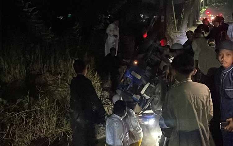 Tossa Terbalik ke Parit di Jalan Ahmad Yani Banjarbaru, Tiga Orang Jadi Korban