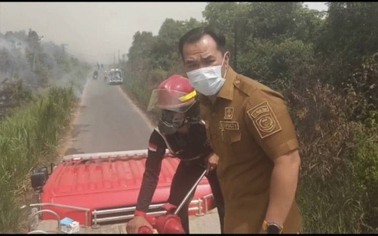 Bantu Padamkan Karhutla di Rey 2, PLN Nusantara Power UP Pulang Pisau Terjunkan Tim Fire Rescue