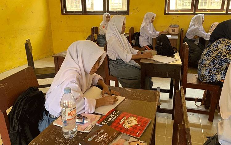 Meski Sempat Terkendala Biaya Usai Lulus SMP, Lilis Kini Dapat Bersekolah di SMKN 1 Hanau