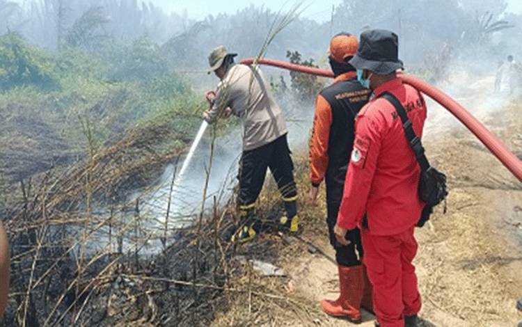 Hampir 1.000 Hektare Lahan Terbakar di Seruyan, Polres Gencarkan Pemadaman Karhutla