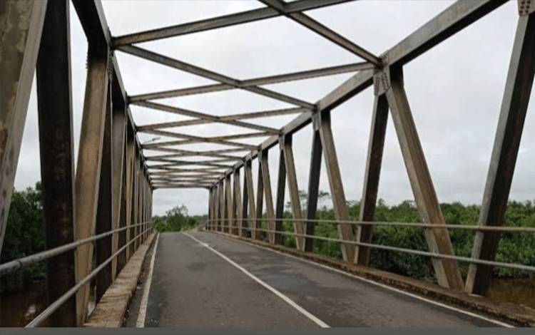 Jembatan Trans Kalimantan Km 1 Kapuas Diduga Kerap Jadi Tempat Kumpul Orang Mabuk