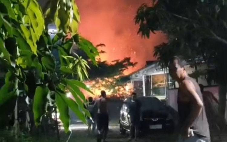 Karhutla di Berangas Timur Ancam Kompleks Perumahan
