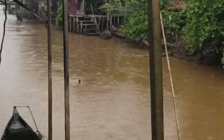 Hujan Singkat Guyur Kapuas Murung, Warga Berharap Jadi Awal Musim Penghujan
