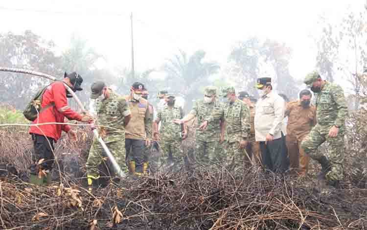 KSAD Siap Kerahkan Kekuatan TNI untuk Percepat Penanganan Karhutla di Pulang Pisau
