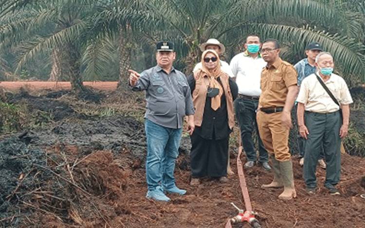 Bupati Kotim Libatkan Perusahaan Maksimalkan Pemadaman Karhutla di Desa Camba
