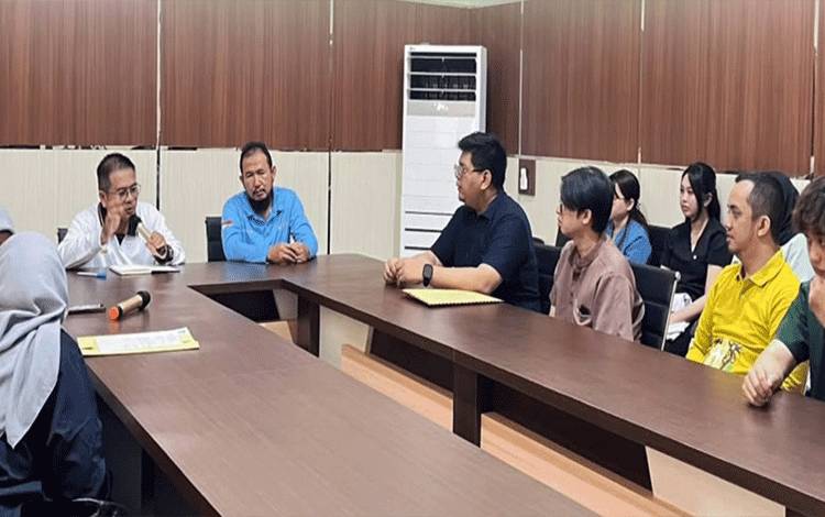 Dinkes Seruyan Lepas Dokter Internsip, Riza Apresiasi Pengabdian Mereka