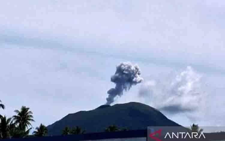 Badan Geologi: Gunung Ibu di Maluku Utara Meletus Lima Kali