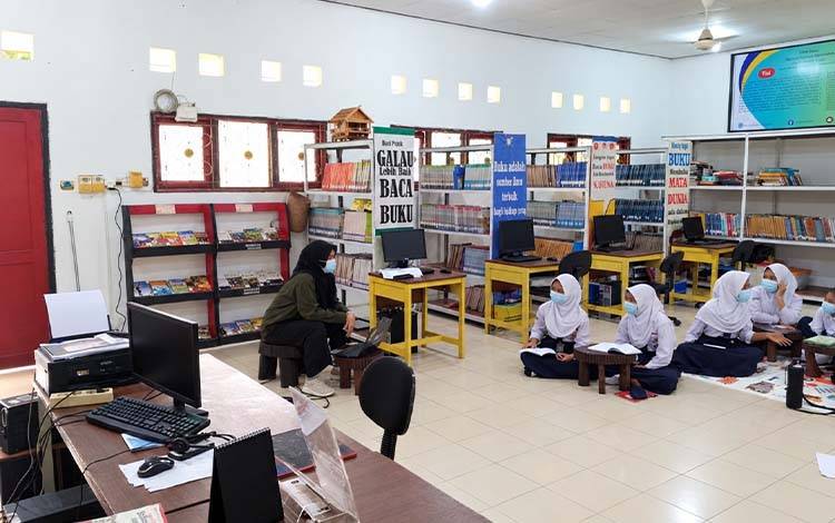 Perpustakaan Cendekia SMP Tunas Agro menggelar lomba menulis surat kepada kepala sekolah dengan tema dampak karhutla terhadap pembelajaran. (FOTO: IST)