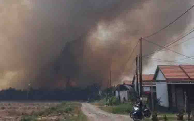 Karhutla Hebat di Batola Residence, Satu Rumah Sudah Terbakar