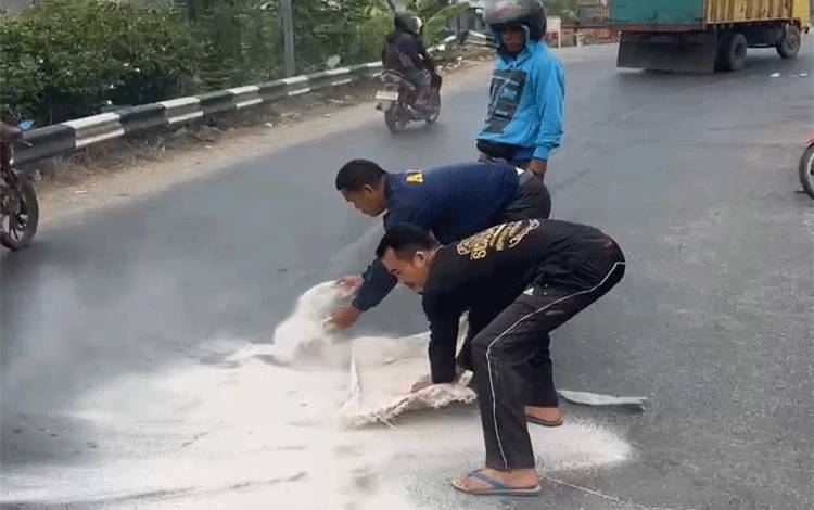 Waspada Ceceran Solar di Tikungan Jembatan Kembar Basarang Sore ini