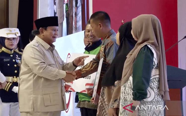 Prabowo Serahkan Rp53,15 T Kredit Produktif untuk 2 Juta Lebih Debitur