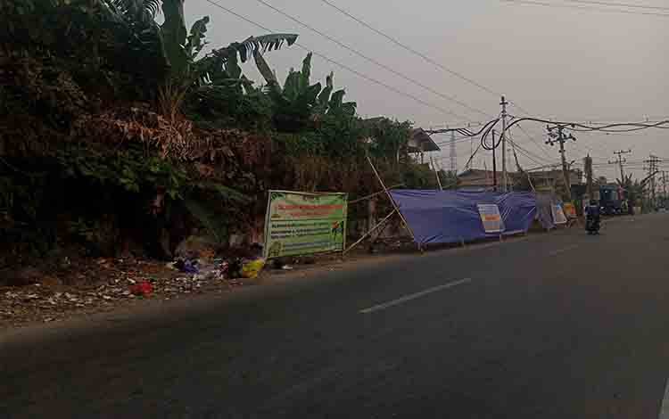 Sudah Disegel, Sampah Liar di Jalan Keruing Kapuas Masih Bermunculan