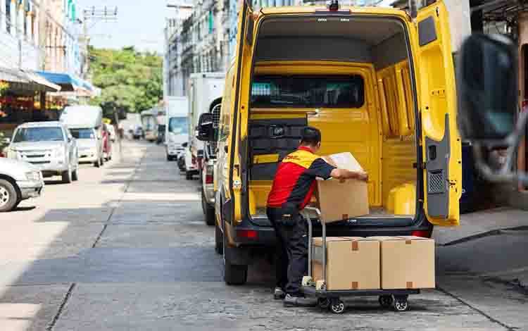 Armada Logistik Mulai Beralih ke Listrik, DHL Tambah 30 Mobil EV