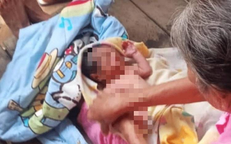 Bayi Laki-Laki Ditemukan di Pelataran Musala di Kotabaru