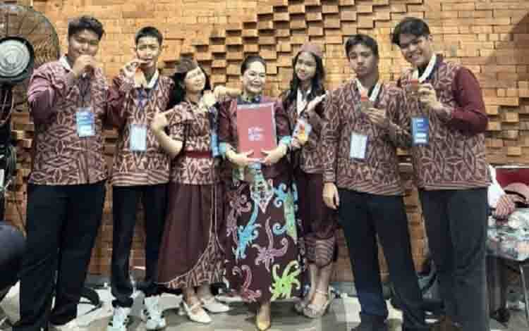 Pelajar SMA Palangka Raya Raih Medali Emas Kompetisi Riset Internasional