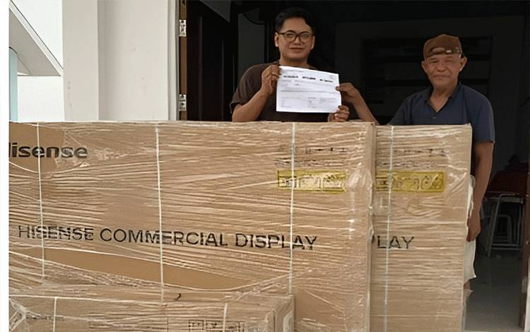 SMAN 3 Kasongan Terima Dua Interactive Panel Display dan Starlink