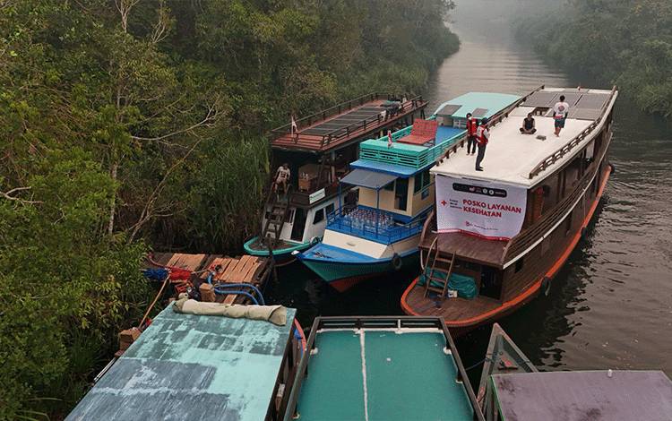 PMI Kobar Buka Posko Kesehatan Terapung untuk Petugas Karhutla Tanjung Puting