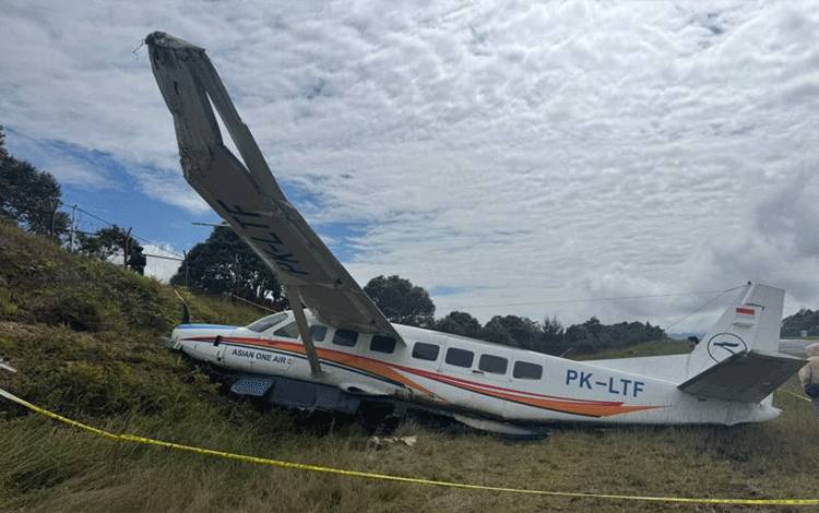 Polisi Selidiki Pesawat Asian One Air Tergelincir di Intan Jaya