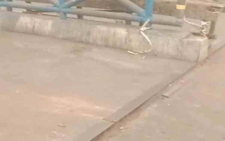 Jalan Masuk Pelabuhan Danau Mare Kuala Kapuas Disorot, Warga Sebut Sering Bikin Pengendara Jatuh