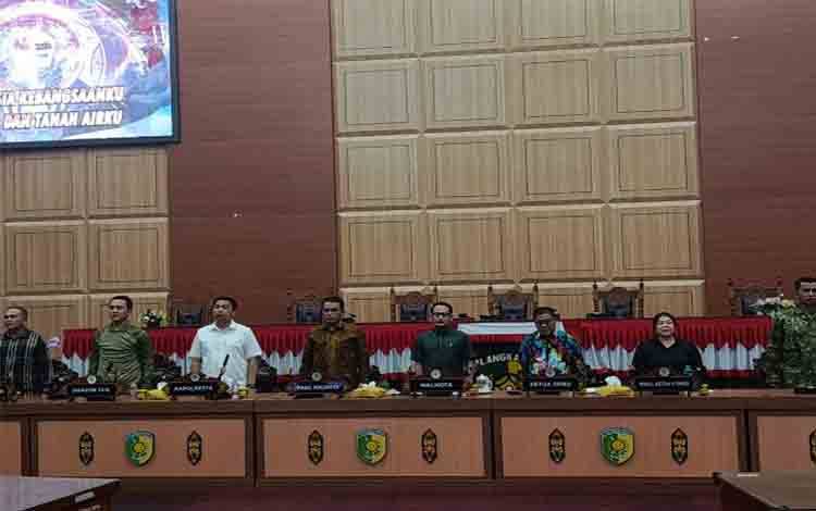 Musyawarah terbuka penggunaan Dana Banpres sebesar Rp10 miliar untuk penanganan karhutla di Ruang Rapat Paripurna DPRD Kota Palangka Raya, Minggu, 25 Oktober 2026 (Foto:MARINI)