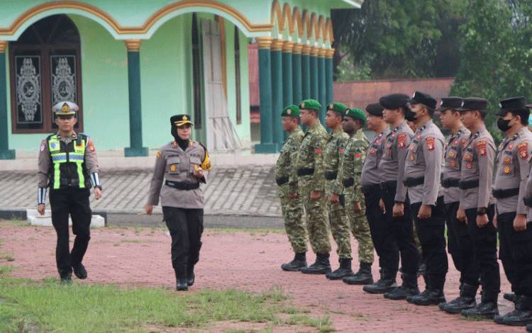Kapolres Gumas Ajak Masyarakat Tingkatkan Kedisiplinan Berlalu Lintas dalam Operasi Patuh Telabang