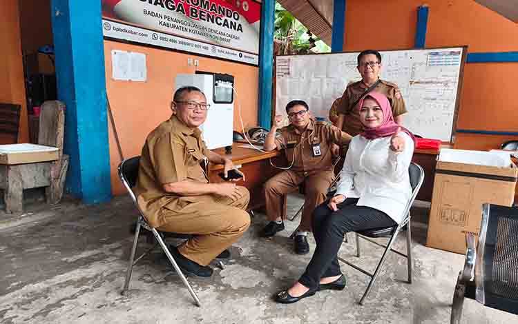 Anggota DPD RI Erni Daryati Sumbang Oksigen Konsentrator ke Posko Induk Karhutla Pangkalan Bun