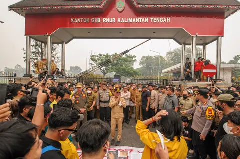 Dokumentasi Mahasiswa Demo Kantor Gubernur Kalimantan Tengah, foto 2